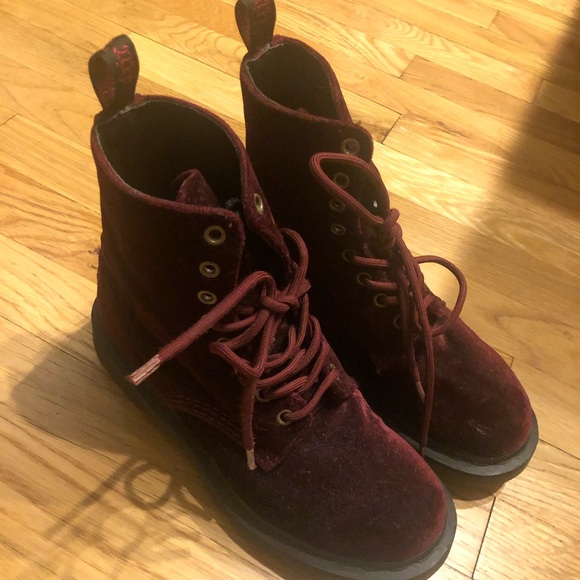 Dr. Martens Shoes - Velvet Dr. Martens Size 7